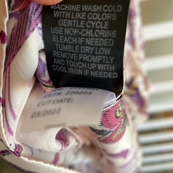 Torrid Satin High Neck Bow Tie Front Halter Top Floral Pink Size 4 - Picture 14 of 14